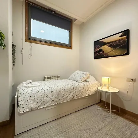 Ybh Lopez De Neira 42, 1 Vigo